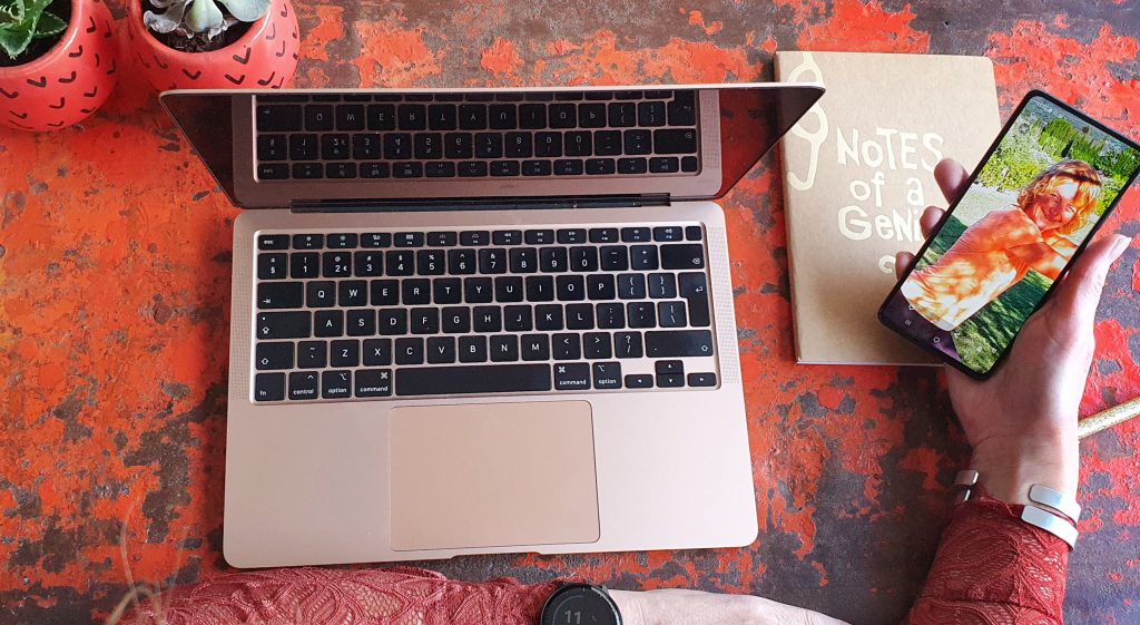 Telefoon checken voor het werk